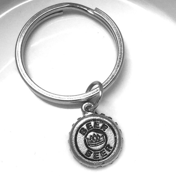 Miniature Beer Cap Seal Beer Top Beer Bottle Top Beer Lovers Keyring Keychain - Picture 1 of 3
